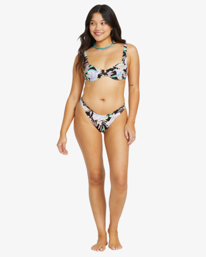 Shadow Tropic Hike  24O281512