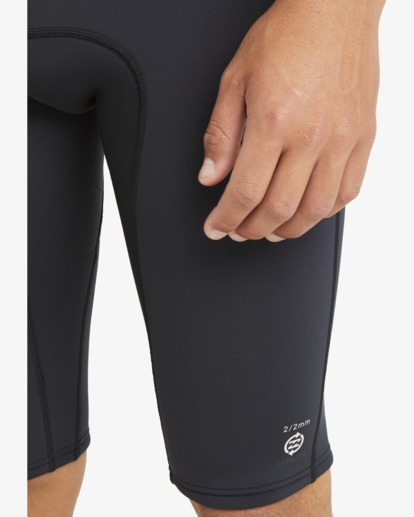 billabong, 2/2mm Absolute Natural - Kurzer Springsuit mit Reißverschluss am Rücken für Männer, BLACK (blk) 2/2mm Absolute Natural - Back Zip Short John for Men  ABYW600110