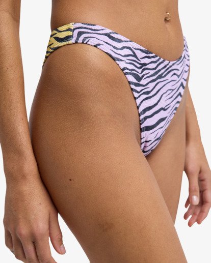 Pretty Wild Hike  BL000323