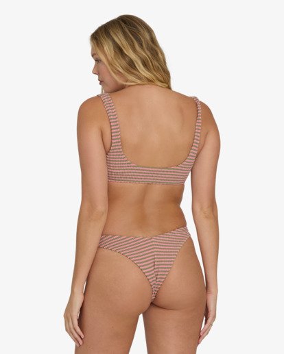 Summer High V Hike  BL000335W