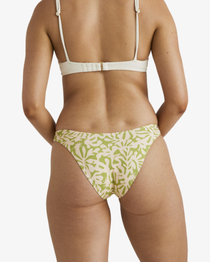 Palm Grove Hike  UBJX400540