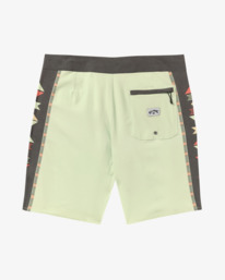3 Sundays 18.5"- Airlite Performance Boardshorts for Men  24A081501 Billabong
