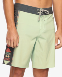9 Sundays 18.5"- Airlite Performance Boardshorts for Men  24A081501 Billabong