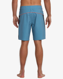 10 Straddie Pro 20" - Performance-Boardshorts für Männer Blau 24A081521 Billabong