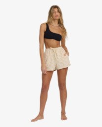 4 Laura Waves - Elastische Shorts f&uuml;r Frauen Weiss 24B094575 Billabong