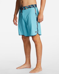 73 Pro Performance Boardshorts fur Manner Billabong