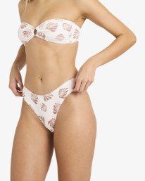 6 Sandy Shells Bondi White BL000312 Billabong