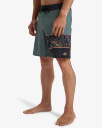 5 Burleigh Pro 18" - Boardshorts de desempenho para Homem Verde EBYBS00116 Billabong