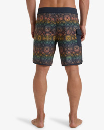 4 73 Theme Pro 18.5" - Performance-Boardshorts für Männer Schwarz EBYBS00122 Billabong