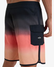 6 73 Theme Pro 18.5" - Performance-Boardshorts für Männer Schwarz EBYBS00122 Billabong