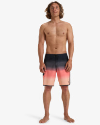 3 73 Theme Pro 18.5" - Boardshorts de desempenho para Homem Preto EBYBS00122 Billabong