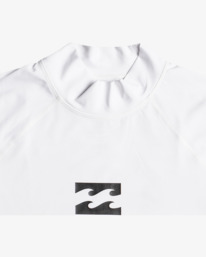 2 Waves All Day - Kurzarm-Rashguard f&uuml;r M&auml;nner Weiss EBYWR00101 Billabong