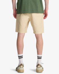 2 Larry Linen - Elastische Shorts f&uuml;r M&auml;nner Weiss EBYWS00135 Billabong