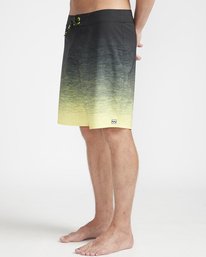 2 Tripper Pro 18" Boardshorts Schwarz N1BS15BIP9 Billabong