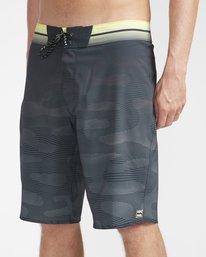 0 Resistance Pro 20" Boardshorts  N1BS16BIP9 Billabong