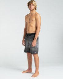 3 Resistance 18.5" - BoardShort para Hombre Negro W1BS60BIP1 Billabong