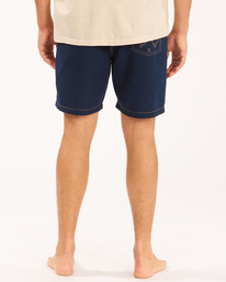 6 Wrangler Icons 17" - Boardshorts f&uuml;r M&auml;nner Blau Z1BS06BIF1 Billabong