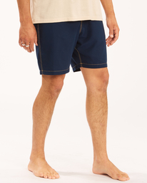 8 Wrangler Icons 17" - Boardshorts f&uuml;r M&auml;nner Blau Z1BS06BIF1 Billabong