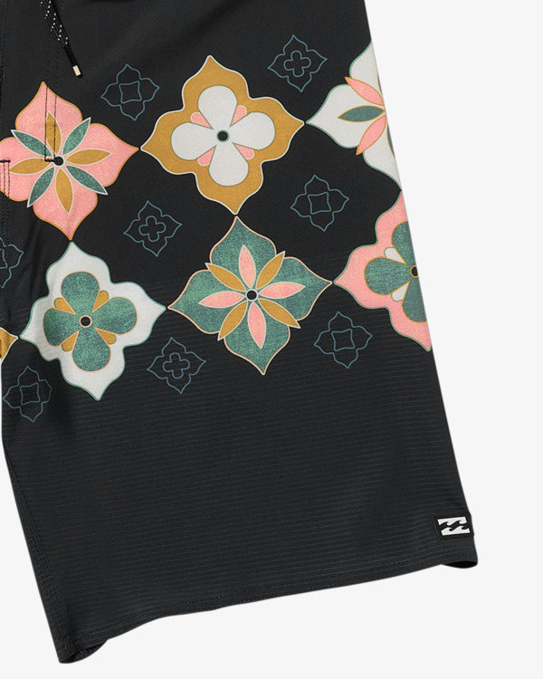 3 Sundays 18.5"- Airlite Performance Boardshorts for Men Black 24A081501 Billabong