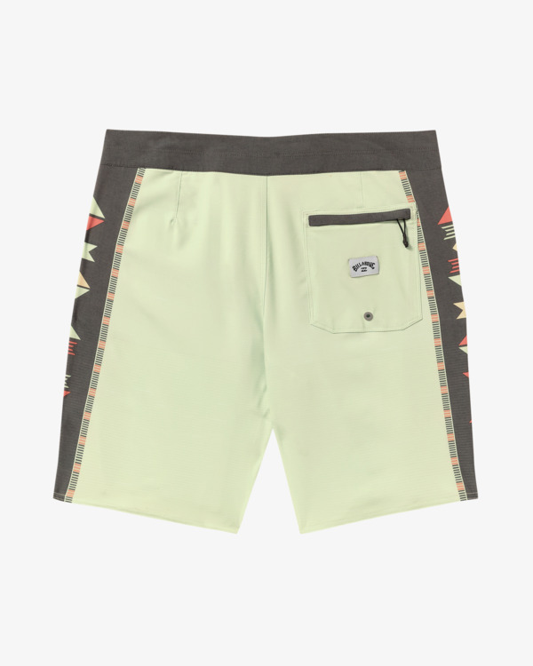 3 Sundays 18.5"- Airlite Performance Boardshorts for Men  24A081501 Billabong