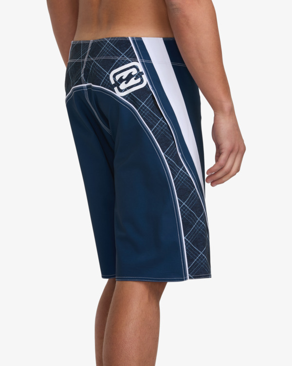 6 Fluid 2K Pro 21" - Performance-Boardshorts für Männer Blau 24A081522 Billabong