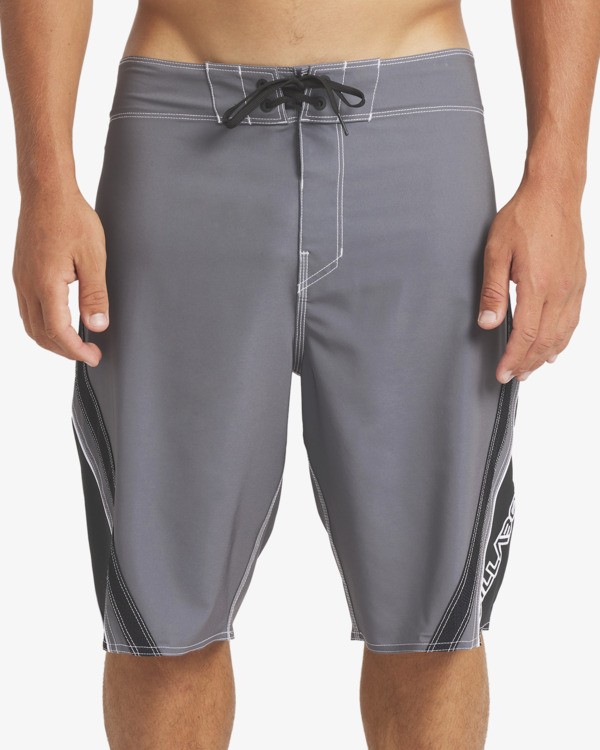 3 Fluid 2K Pro 21" - Performance-Boardshorts für Männer Grau 24A081522 Billabong