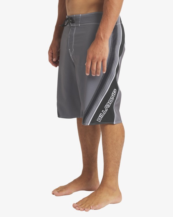 7 Fluid 2K Pro 21" - Performance-Boardshorts für Männer Grau 24A081522 Billabong
