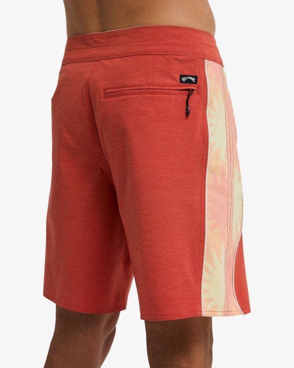 7 Dbah Pro - Boardshorts f&uuml;r M&auml;nner Rot 24A081609 Billabong