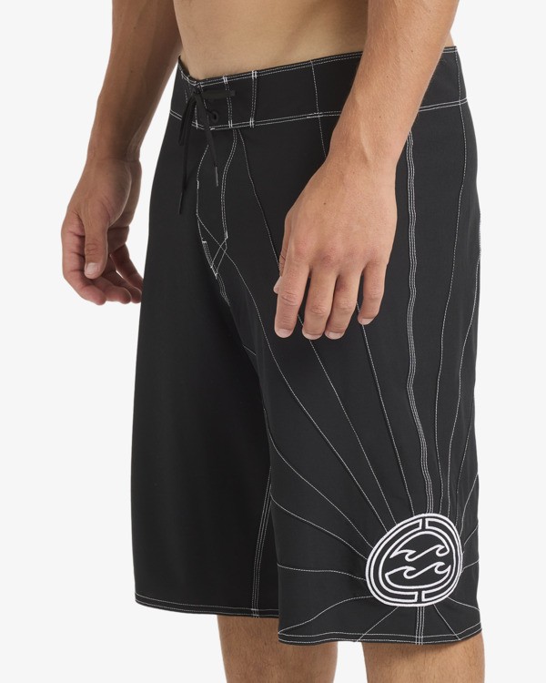 8 A.I. Rising Sun Pro Schwarz 24A081616 Billabong