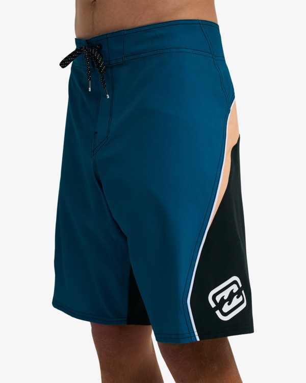 4 Straddie Pro 20" Multi BL000424 Billabong