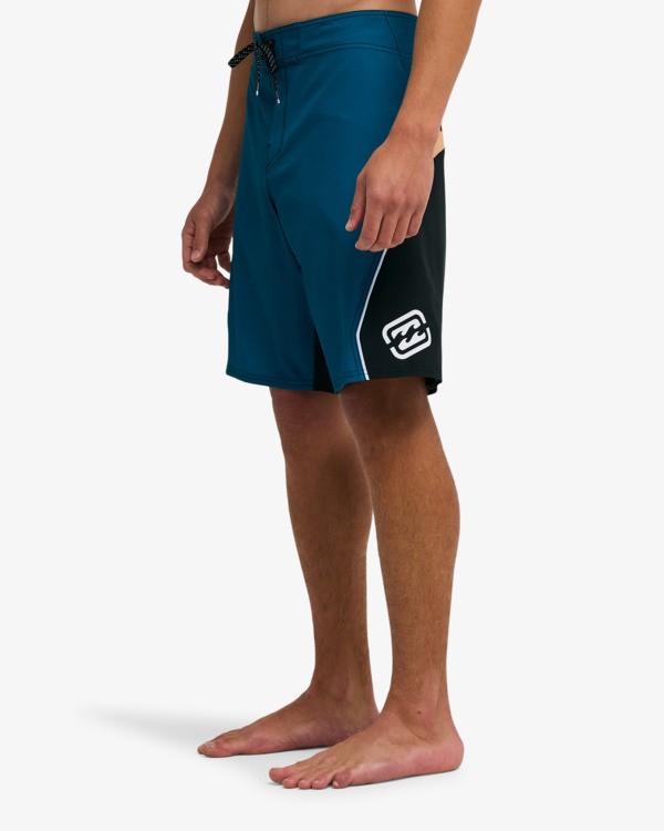 3 Straddie Pro 20" Multi BL000424 Billabong