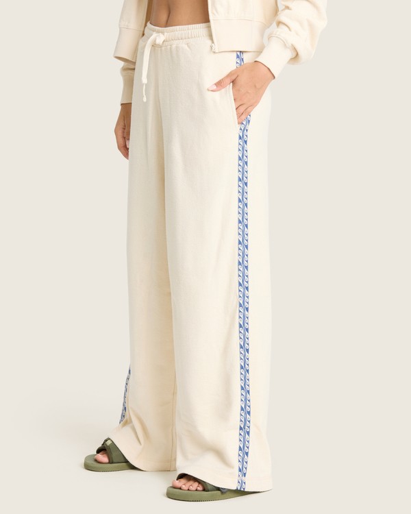 4 Palm 73 White BL001108W Billabong