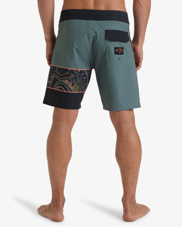 4 Burleigh Pro 18" - Performance-Boardshorts für Männer Grün EBYBS00116 Billabong