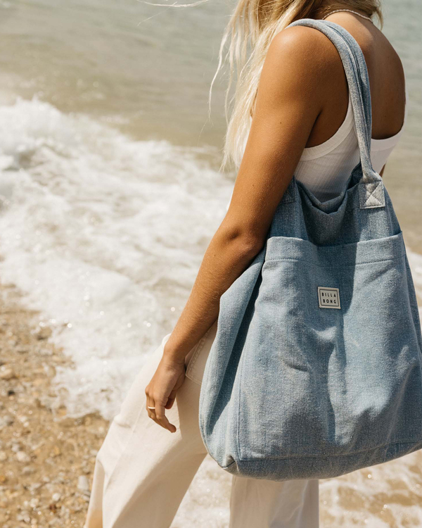 Billabong tote on sale