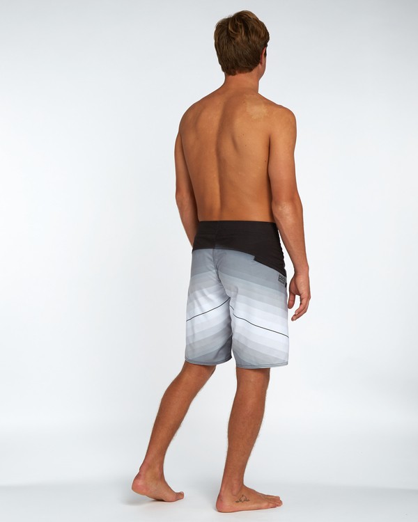 2 Fluid Originals 21" Boardshorts  H1BS32BIP8 Billabong