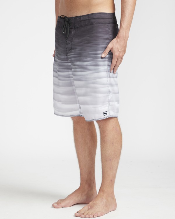 2 Resistance Originals 20" Boardshorts  N1BS28BIP9 Billabong