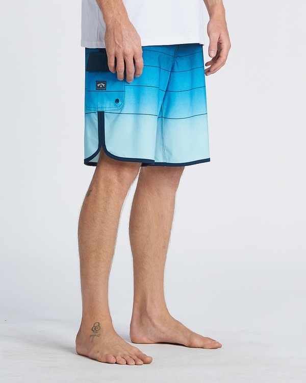 8 73 Stripe Pro 20" - Boardshorts com riscas para Homem Azul S1BS36BIP0 Billabong