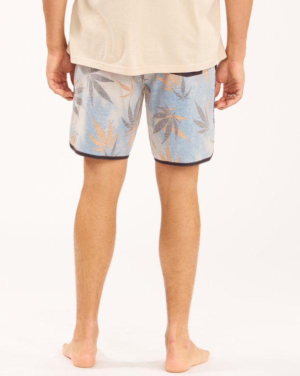 7 Wrangler 73 Mull Leaf 17" - Boardshorts for Men Multi Z1BS05BIF1 Billabong