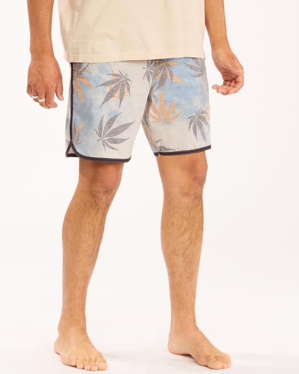 9 Wrangler 73 Mull Leaf 17" - Boardshorts for Men Multi Z1BS05BIF1 Billabong