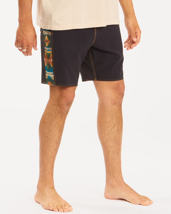 8 Wrangler Westward D Bah 17" - Boardshort pour Homme Noir Z1BS08BIF1 Billabong