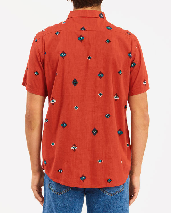 2 Wrangler Distant Land - Short Sleeve Shirt for Men Red Z1SH30BIF1 Billabong
