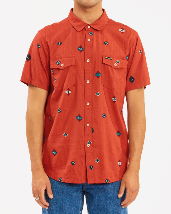 0 Wrangler Distant Land - Short Sleeve Shirt for Men Red Z1SH30BIF1 Billabong