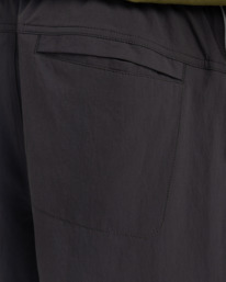 6 Chillin All Fun 17" Schwarz ELYHY03004 Element