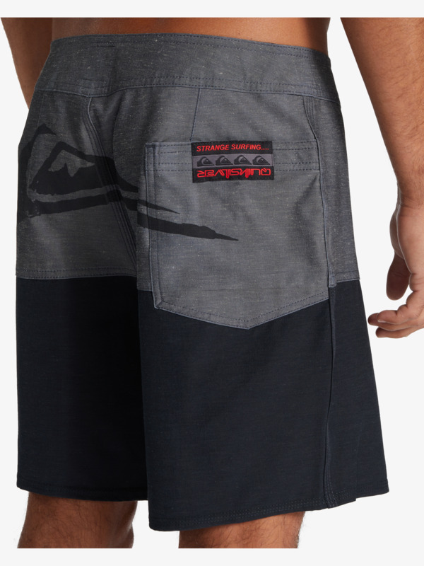 Quiksilver x Stranger Things Butt Logo 1986 17" - Board Shorts for Men  EQYBS04746