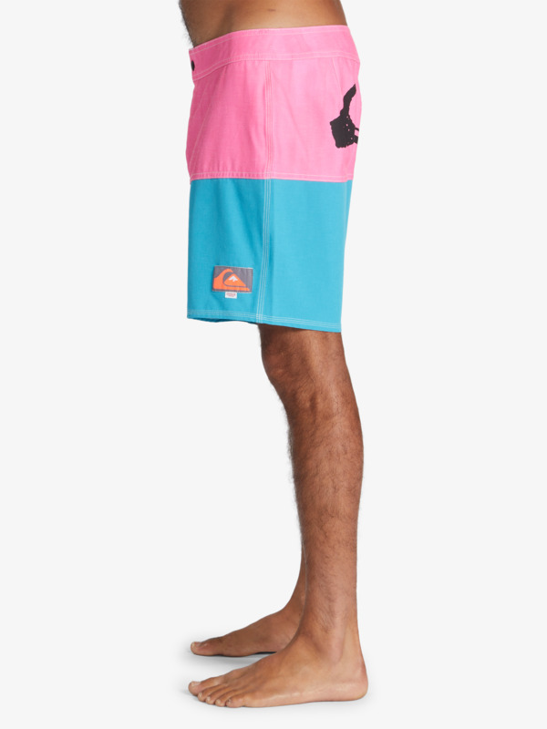 Quiksilver x Stranger Things Butt Logo 1986 17" - Board Shorts for Men  EQYBS04746