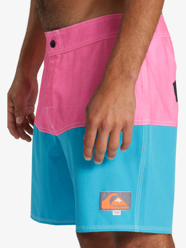 Quiksilver x Stranger Things Butt Logo 1986 17" - Board Shorts for Men  EQYBS04746