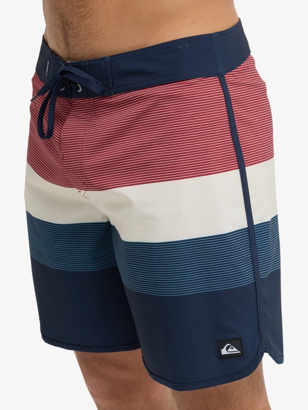 Surfsilk Scallop 18" - Boardshorts for Men  EQYBS04921