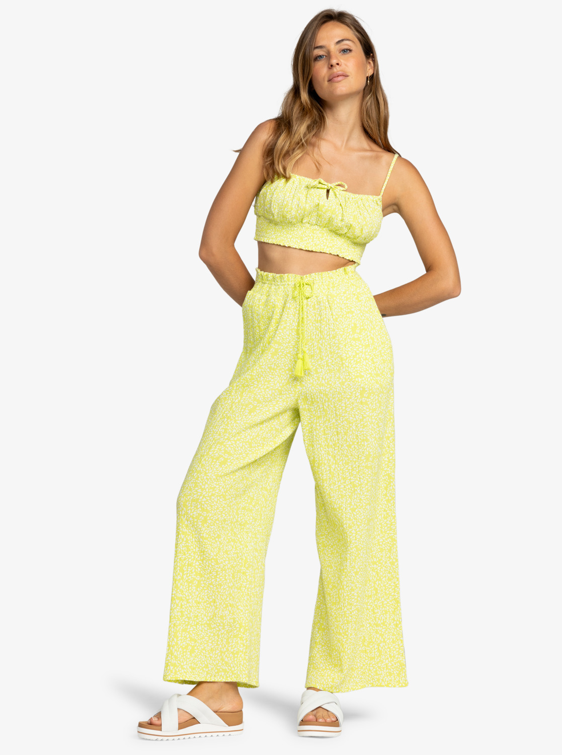 arjl200806_roxy,w_wht_frt1.jpg