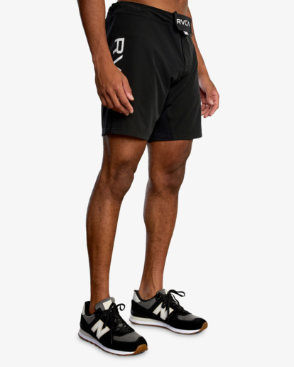 Fight Scrapper 17" - Performance Walkshorts for Men  AVYWS00174