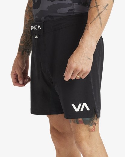 Fight Scrapper 17" - Performance Walkshorts for Men  AVYWS00174